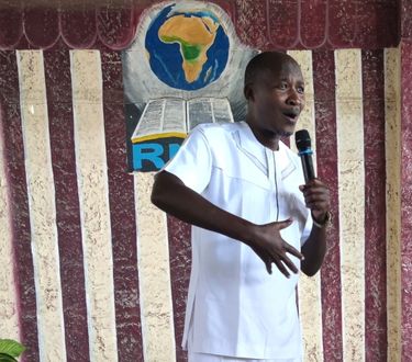 Pastor Lazarus hat in einem Slum vor Nairobi eine Gemeinde gegründet